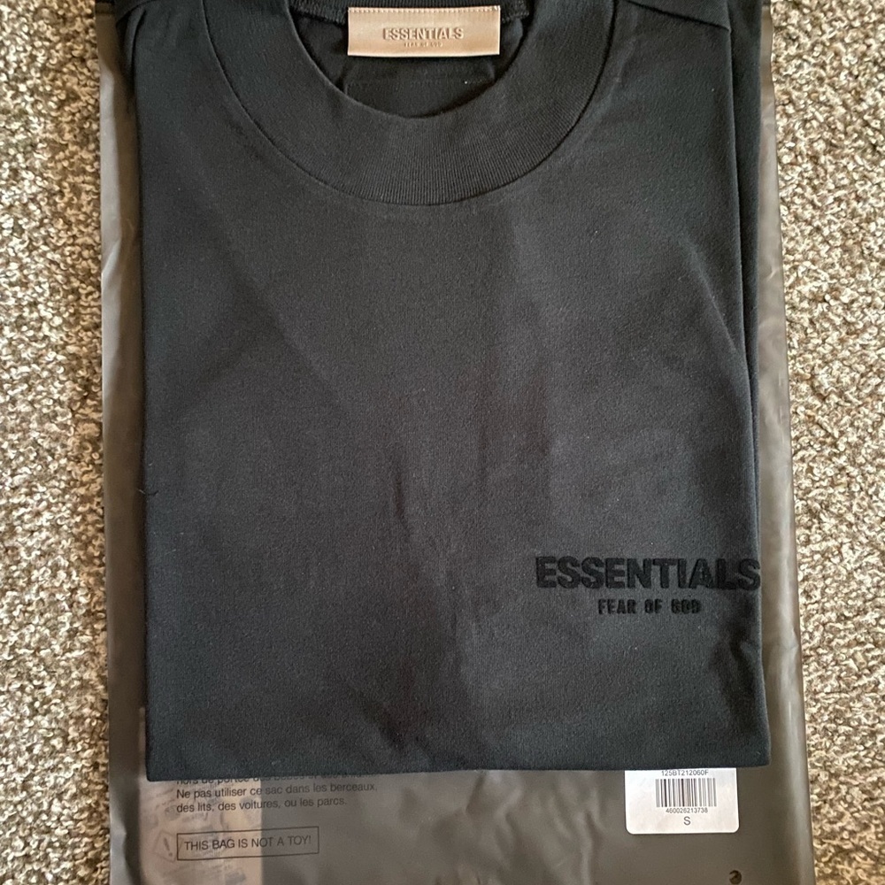 ESSENTIALS FEAR OF GOD T SHIRTS - Picture 3 of 9